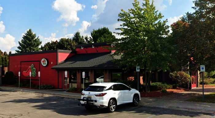 Chilis (Chilis Grill & Bar) - Traverse City - 2670 Crossing Circle (newer photo)